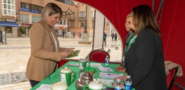 La mesa petitoria del Ayuntamiento recauda 1.864 euros para colaborar en la lucha contra el cáncer