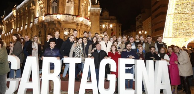 Cartagena enciende la Navidad con nuevo alumbrado, el belén y un mercadillo en el puerto