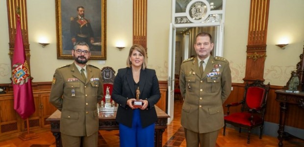 Relevo en el Regimiento de Artillería Antiaérea al que se le concederá próximamente la Medalla de Oro de Cartagena