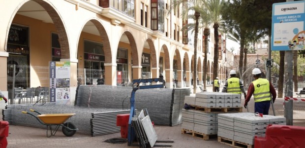 Las obras de la plaza de Juan XXIII han comenzado este lunes en la zona central de la plaza