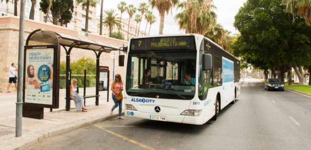 La frecuencia de paso de autobuses a Santa Ana y Los Dolores aumenta desde este lunes
