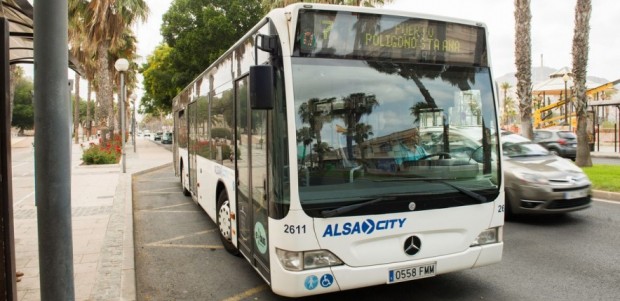 El Ayuntamiento refuerza la línea 14 para dar servicio a los alumnos afectados por el problema del transporte escolar