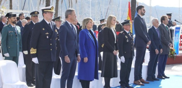 La alcaldesa Noelia Arroyo felicita a la Policía Nacional en la celebración de su bicentenario en Cartagena