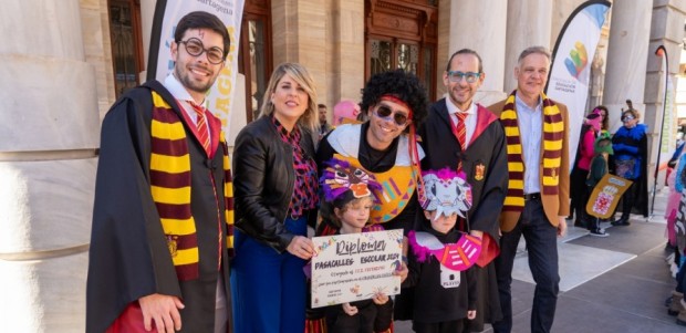 Los escolares de Cartagena llenan la ciudad de alegría con su desfile de carnaval