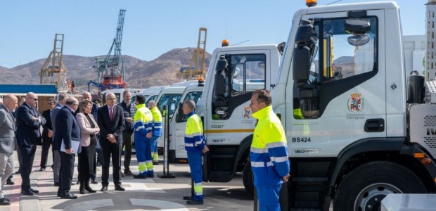 El servicio de limpieza completa la renovación de su flota con un centenar de vehículos y más operarios en las calles