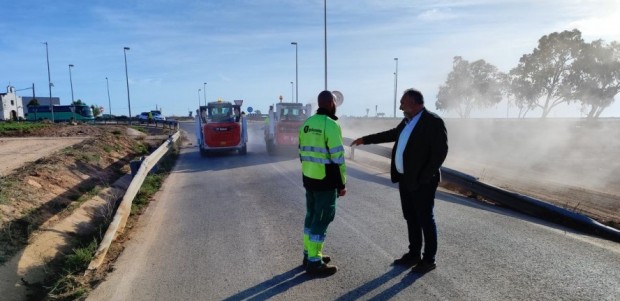 Arranca en el Pozo de los Palos el Plan de Asfalto municipal, en el que se van a invertir 3,2 millones de euros en dos años