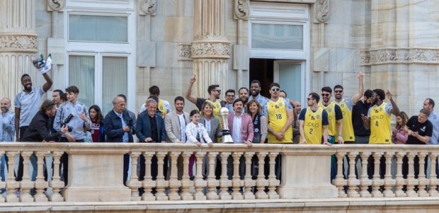 Cartagena recibe con una fiesta al Cebé tras ganar el ascenso directo a LEB Oro en Zamora