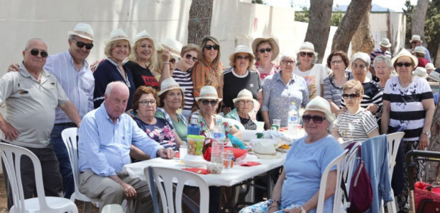 Más de 800 mayores de Cartagena se reúnen en Los Urrutias en una jornada de convivencia