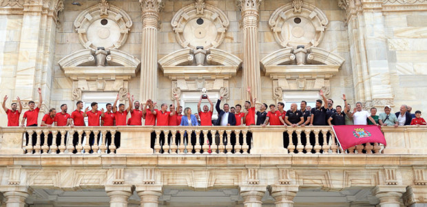 La alcaldesa recibe al CD Minera tras su ascenso a Segunda RFEF como flamante campeón de la liga regular