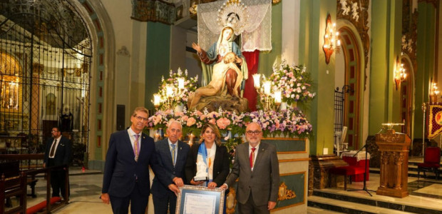 La alcaldesa es nombrada Madrina de Honor de la Piedad en el año de su centenario