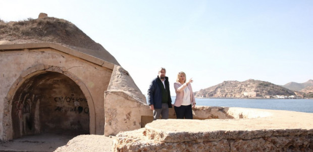 Arroyo y cinco alcaldes de ciudades fortificadas presentan al ministro de Cultura su candidatura a la Unesco