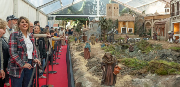 El Belén Municipal vuelve a acercar a los cartageneros el misterio de la Navidad y la tradición artesana en la Plaza San Francisco