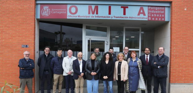 Empresas y trabajadores del Cabezo Beaza disponen desde hoy de una oficina para los trámites municipales