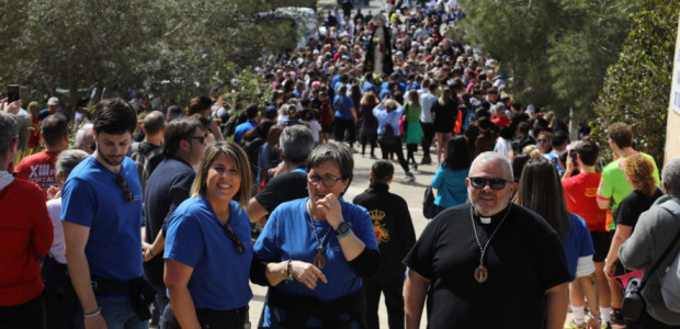 Cartagena sigue a la Virgen de la Soledad en la romería al Calvario