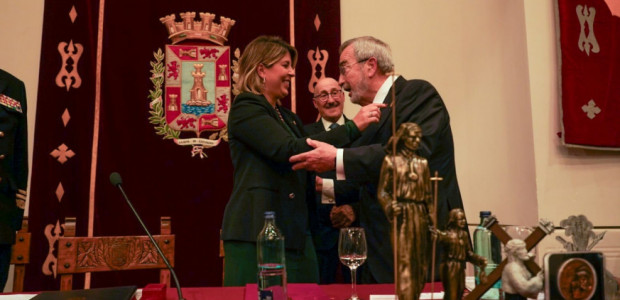 El Procesionista del Año 2025 recibe su Premio en el acto institucional que cada edición acoge el Palacio Consistorial