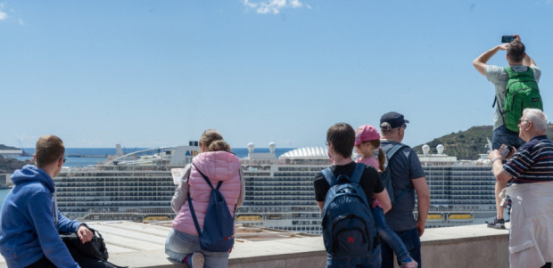 Turistas y visitantes inundan Cartagena esta Semana Santa: hoteles llenos y 9.000 cruceristas en Miércoles Santo