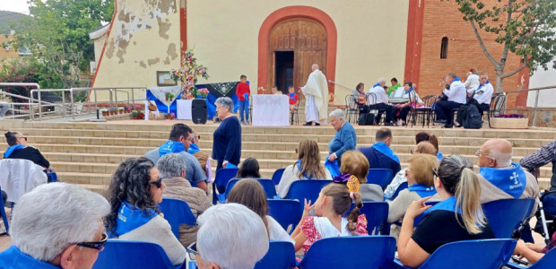 Las Cruces de Mayo conquistan barrios y diputaciones con un fin de semana de tradición y fiesta popular