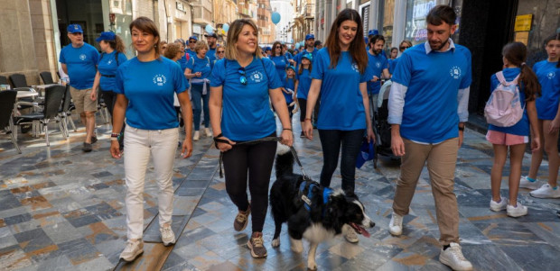Cientos de personas recorren el casco histórico de Cartagena en apoyo a Autismo Somos Todos
