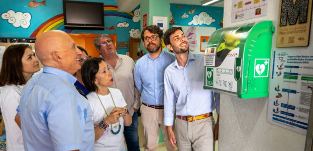 Cartagena avanza como ciudad cardioprotegida con un nuevo desfibrilador en el IES San Isidoro de Los Dolores