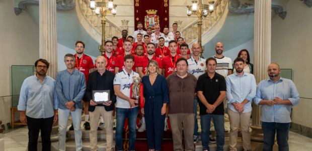 La alcaldesa felicita al Jimbee por sus éxitos e invita al equipo a volver a ganar la liga el año que viene
