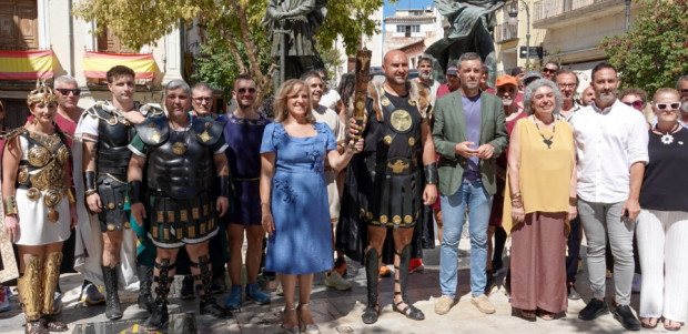 Carthagineses y Romanos marchan desde Caravaca de la Cruz con la llama que enciende la gran fiesta del Mediterráneo