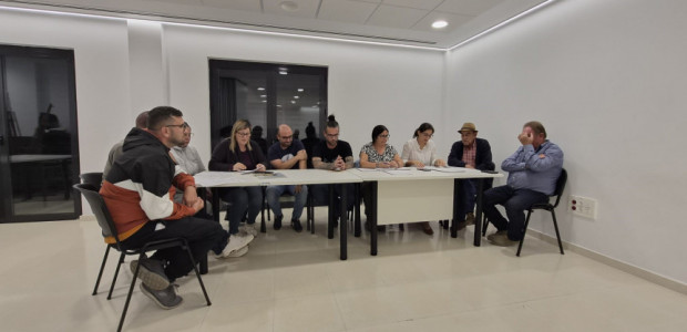 La Junta Municipal del Llano del Beal aprueba la instalación de un circuito de calistenia en la Plaza de la Libertad y nuevas mejoras en asfaltado