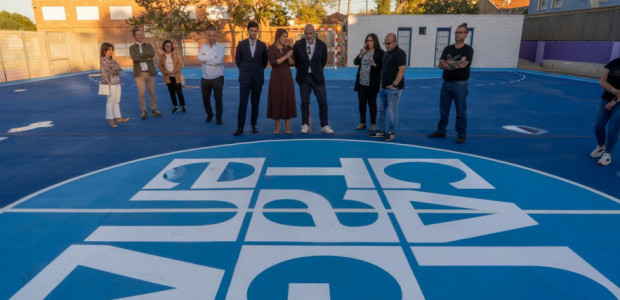 El Ayuntamiento renueva la pista deportiva del CEIP de El Llano con una inversión superior a los 30.000 euros