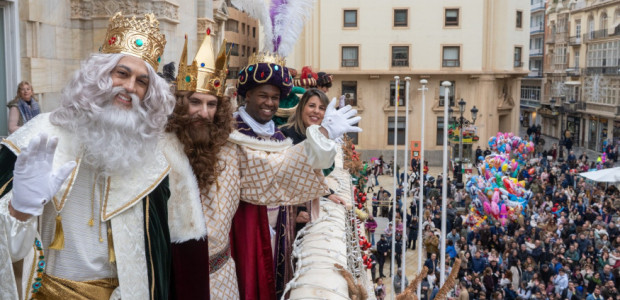 Éxito en la Cabalgata anticipada de Reyes Magos de Cartagena con más de 100.000 asistentes