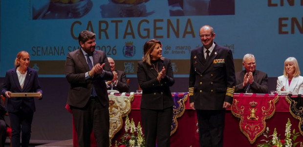 Pedro Luis de la Puente reivindica en su pregón de Semana Santa la identidad naval, la fe y la excelencia de una celebración única