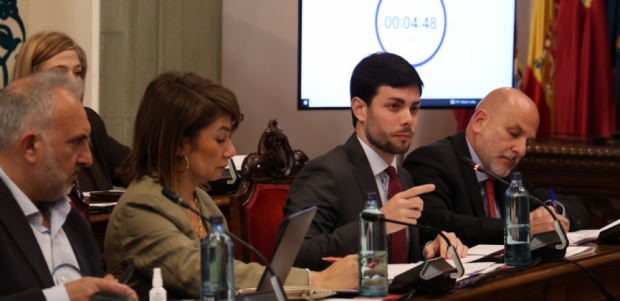 El PSOE ha bloqueado la declaración del Pleno que exigía el tren directo a Madrid