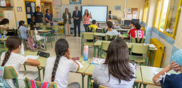 El Ayuntamiento despliega desde este verano un plan de climatización en 45 colegios para reducir el calor en las aulas hasta 2031