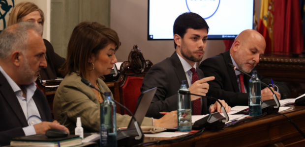 El Gobierno municipal denuncia que el Ministerio prorroga 3 años el deficiente servicio ferroviario con Murcia