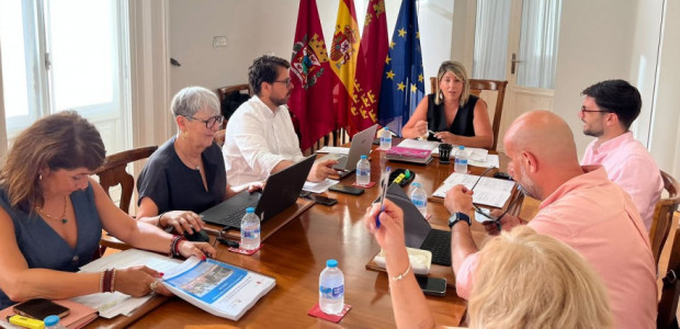 Cartagena impulsa un Plan de Ordenación de Playas para modernizar su gestión y dar estabilidad al sector turístico