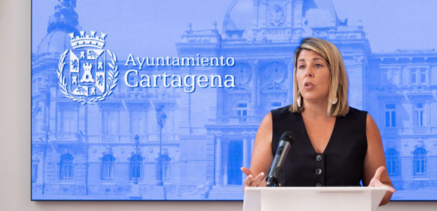 La alcaldesa de Cartagena reclama al Gobierno que intensifique la vigilancia de las costas tras la llegada de una patera a Cala del Barco