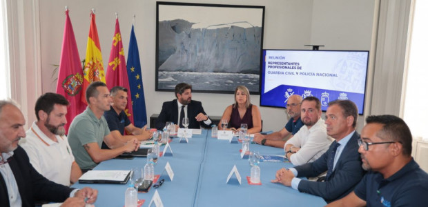 Los gobiernos regional y local piden al Estado recursos extraordinarios mientras la Guardia Civil no tenga medios contra las narcolanchas