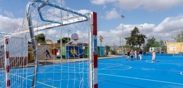 El Gobierno de Noelia Arroyo ampliará durante todo el año el uso vecinal de la pista del colegio de Isla Plana y proyecta otras dos nuevas
