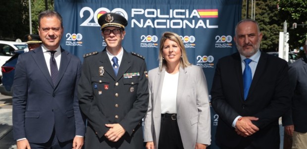 La alcaldesa reprocha a Lucas el uso de la toma de posesión del comisario para hacer "política barata"